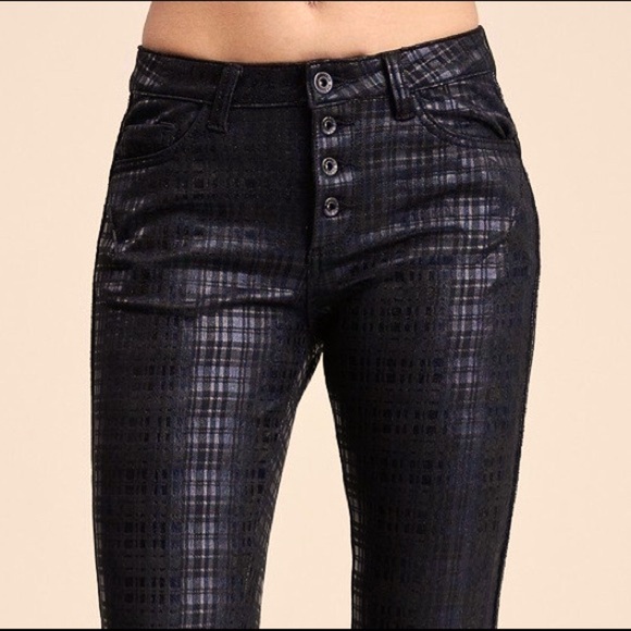 MID-RISE LIGHTWEIGHT BLACK PLAID JEANS - Picture 2 of 16